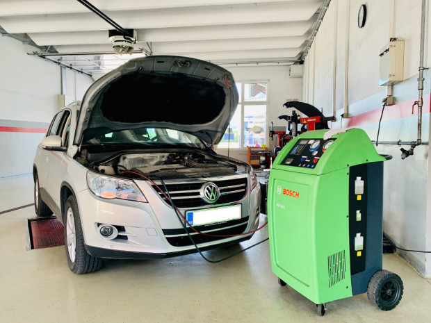 Polnjenje avto klime